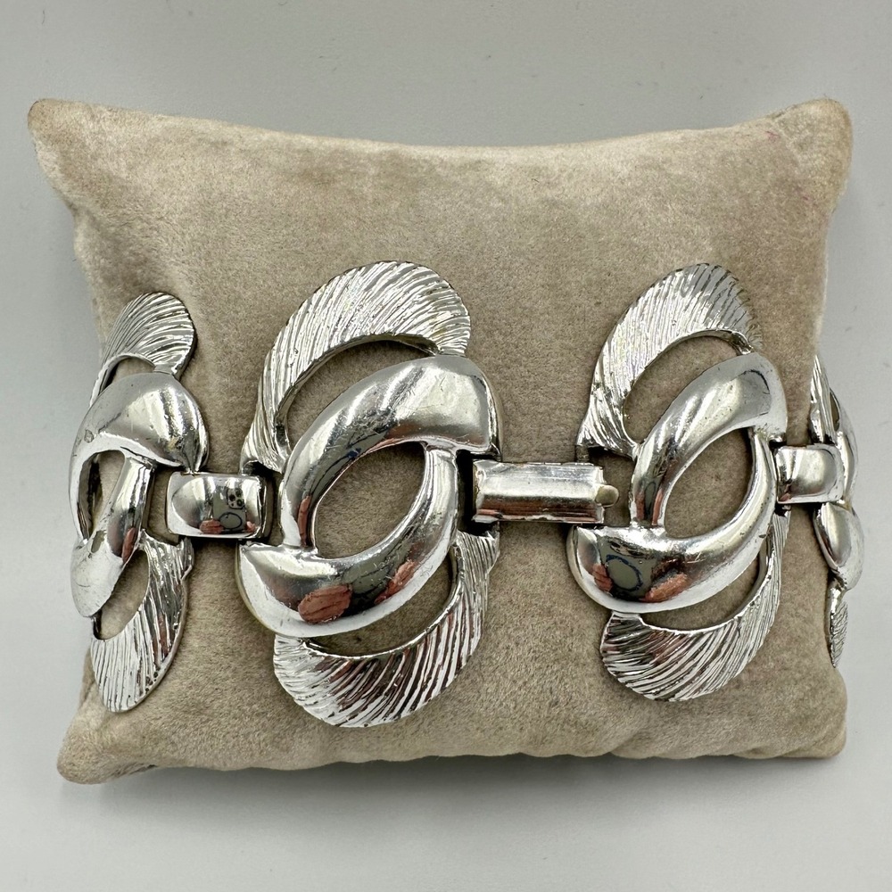 Vintage Chunky Silver Tone Link Bracelet Textured Leaf Feather Design 7"